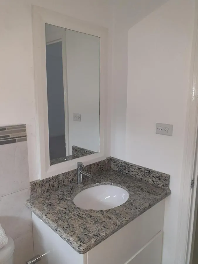 Harloe'S Suite Kingston Apartment