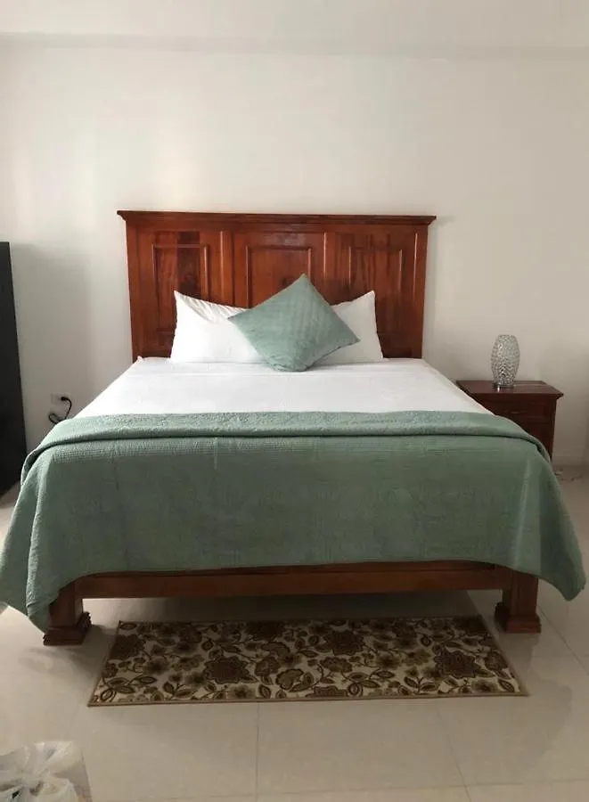 Apartment Harloe'S Suite Kingston